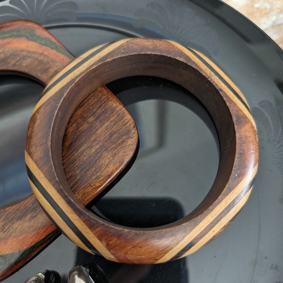 Inlaid Wood Carved Bracelets (2) and Inlaid Door Knocker Earrings Hand C… - Picture 3 of 8